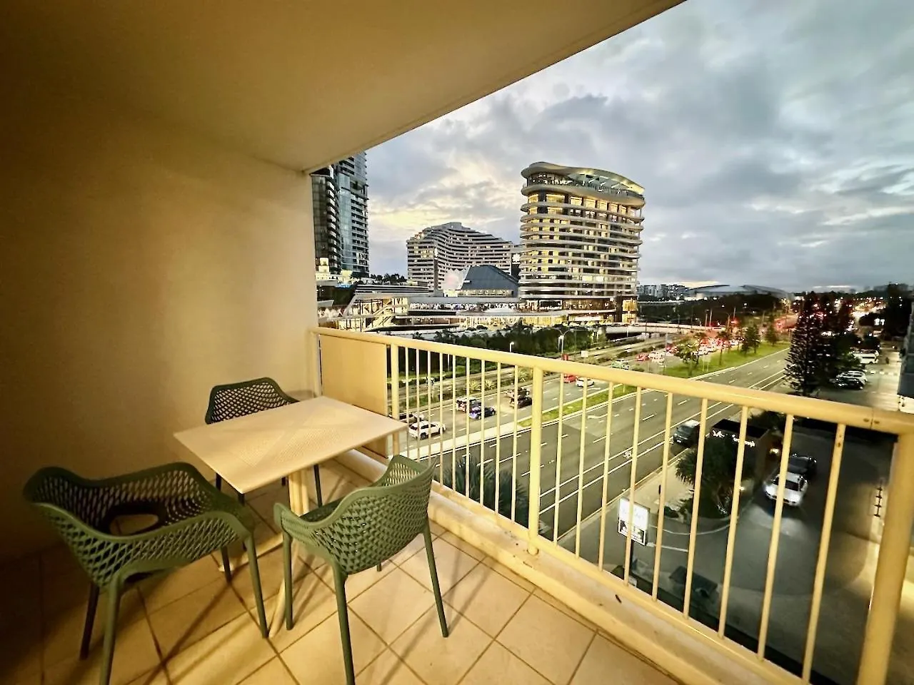 Апартаменты Broadbeach Central Apt 600 Голд-Кост