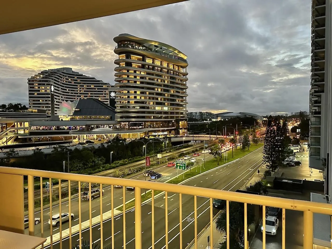 Broadbeach Central Apt 600 Голд-Кост